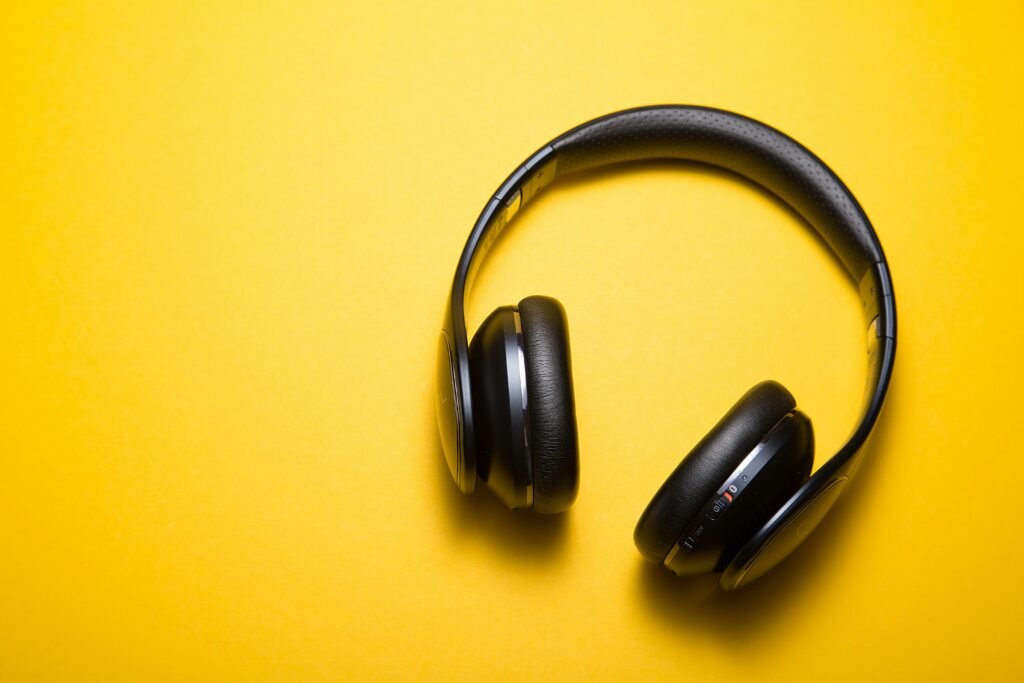 Podcast image / Photo by C D-X on Unsplash